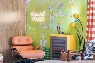 Image de Carousel House - Retro 70's Home - Sharc