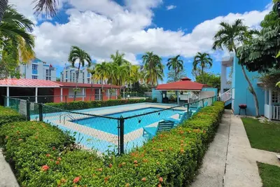 Image de Near Beach  Stay, Pool Access, Tennis & Games