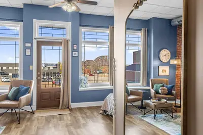 Image de Spacious studio apartment with river view in the heart of downtown Henderson, Ky