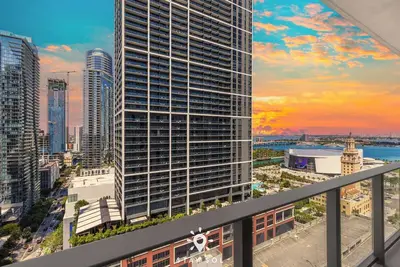 Image de Modern 1br and Den Miami + Amazing Pool