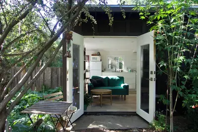 Image de Peaceful studio cottage in the garden