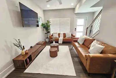 Image de Private Deck | 9 Min to Duke | 8 to Downtown