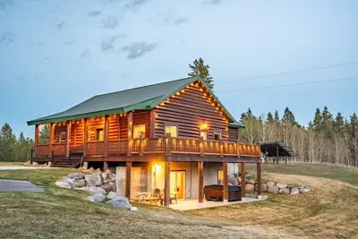 Image de 11 Acres on National Forest - Hot Tub - Near Ynp