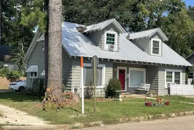 Comfortable, basic, two-bedroom, fully furnished unit in peaceful Warren.