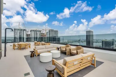 Image de Brand New Downtown Apartment- Pool, Gym and Parking