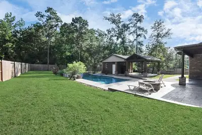 Image de Luxury Private Resort Villa Pool& Backyard Oasis