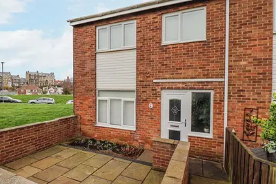 Image de 34 Fountain Close, with a garden in Whitby