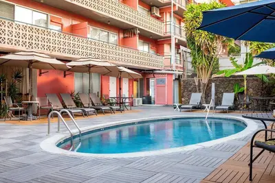 Image de Iconic Pink Waikiki Retreat | 2 Blocks to Sandy Shores | Private Lanai, Pool