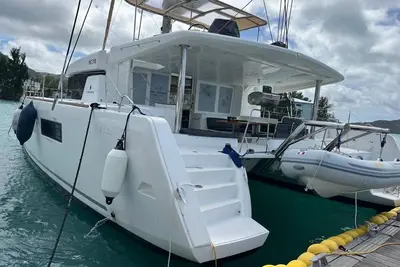 Image de Seychelles Sun-Soaked Sailing: A Pristine Beach Experience from Praslin
