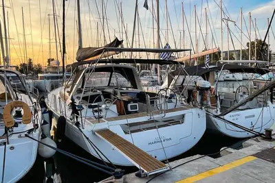 Image de Sun-Kissed Sailing Adventure in Islas Sarónicas