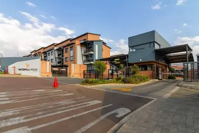 Image de A spacious  2 bed 2 bath apartment on ground floor, in Midrand  & pet friendly
