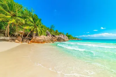 Seychelles Sun-Soaked Sailing: A Pristine Beach Experience from Praslin