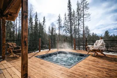 Image de Secluded Finnish Forest Cabin. Sauna  Terrace Jacuzzi Retreat!