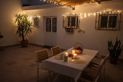 Image de Bright house with large private patio, 200m from the beach! - ideal for families