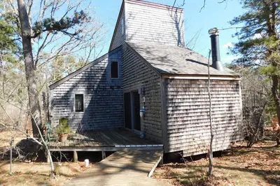 Image de Iconic 70s style cute condo cottage in Deck 2, on a pond! (Cs0055)
