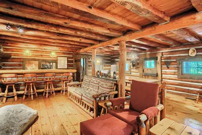 Image de 15% off Spring Special - Log Home -WiFi-Pet Friendly-Pavilion