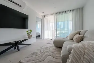 Image de Luxury Balcony Apartment in Perth Cbd | Pool, Gym, Sauna & Rac Arena