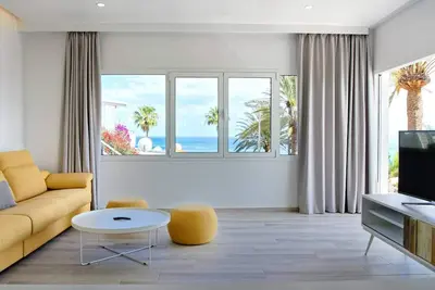 3. 4 Deva Beach - Oceanview luxury 1 bedroom Villa