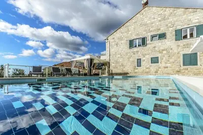 Image de Countyside Retreat Six Bedroom Villa with Pool