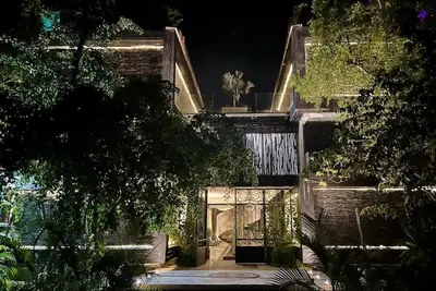 Image de Stylish 3br Retreat in Serene Luxury Setting