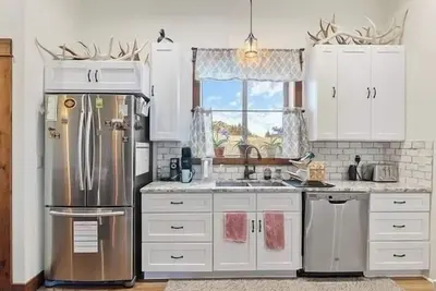 Image de Grizzly Suite in Emigrant