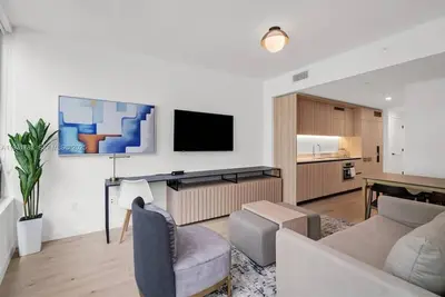 Image de District 225 • 2 Bd/2bth • City Views • Free Spa