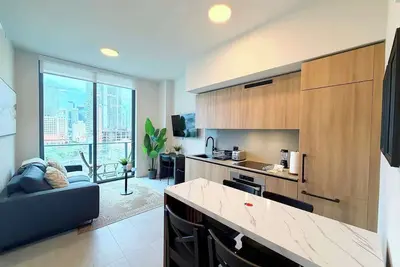 Image de Modern Condo W Den in Downtown Miami - Pool & Gym