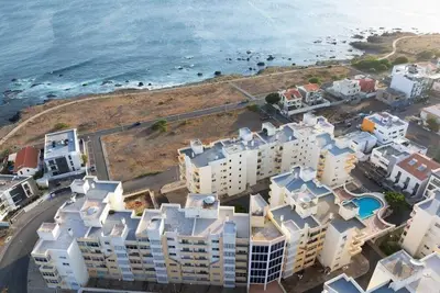Image de Spacious 3-bdr apt seafront, exterior pool - Lcgr