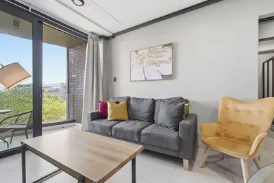 Image de Stylish 2br @ The Onyx | Rooftop Pool and Braai