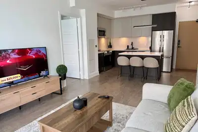 Image de Lakeside 2 Br New Condo at Friday Harbour | 1hr from Gta
