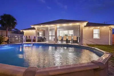 Image de Florida Luxury Retreat with Saltwater Pool and Spa Near Beach