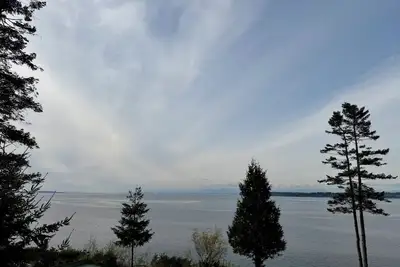 Image de Oceanfront Sanctuary Overlooking Point Whitehorn — A Rare Birch Bay Retreat
