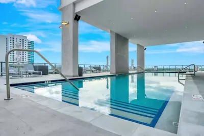 Image de Modern Studio w/ Balcony Near Brickell & Downtown