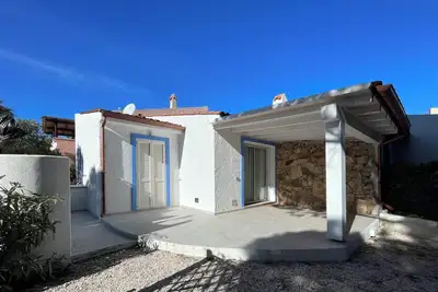 Image de Completely renovated house with garden surrounded by pine forest, facing the sea