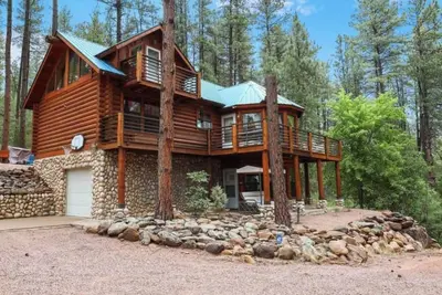 Image de Kids’ Dream Cabin - Zip Line + Creek + Hot Tub + Room to Play