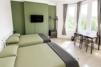 Image de Kw Deluxe Family Studio for 4 | Near Alexandra Palace