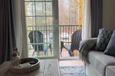 Image de Neighborhood Nest | 10 minutes to Beach & Downtown