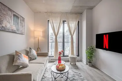 Image de Square Victoria - Sleeps 6 - Indoor Parking