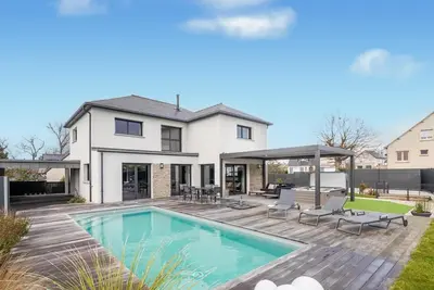 Image de Magnifique maison à Dinard avec piscine privée, utilisable à l'intérieur.