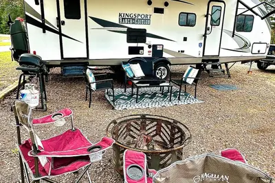 Image de Lakeview hideaway waterfront camper