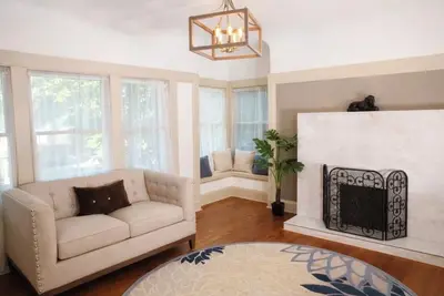 Image de Your Midtown Escape: Historic 4br in Boulevard Park