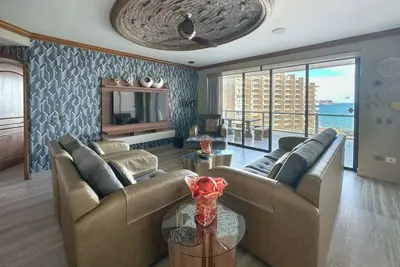 Image de The Iconic Beachfront 3br Condo