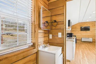 Image de Cabin # 2 Fully Furnished, 3500ft Elevation, 27 acres, Hatfield McCoy Trail 62