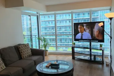 Image de Lovely condo near Lake Ontario with Free Parking & 10 mins from Fifa Bmo Field
