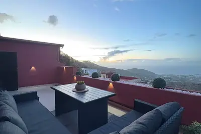 Image de Modern apartment with large terrace and sea views