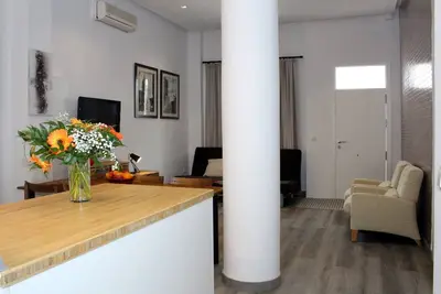 Image de Appartement de vacances spacieux à Triana avec Wi-Fi et climatisation