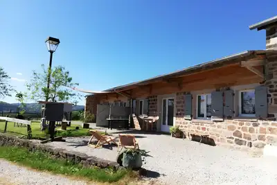 Image de Gîte La Crouzette - Domaine Les Pla avec piscine partagée, terrasse privée et Wi-Fi
