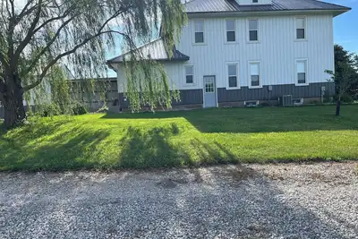 Image de 4-bedroom farmhouse in delightful Pella with Ac for relaxing stays