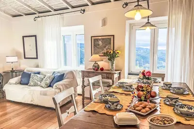 Image de Appartement dans une maison de vacances avec Wifi, piscine, climatisation, patio, vue panoramique
