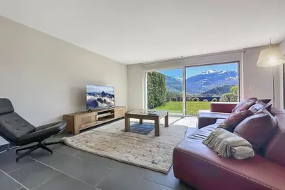 Image de Sunny Alps Panorama – Modern House above Sion